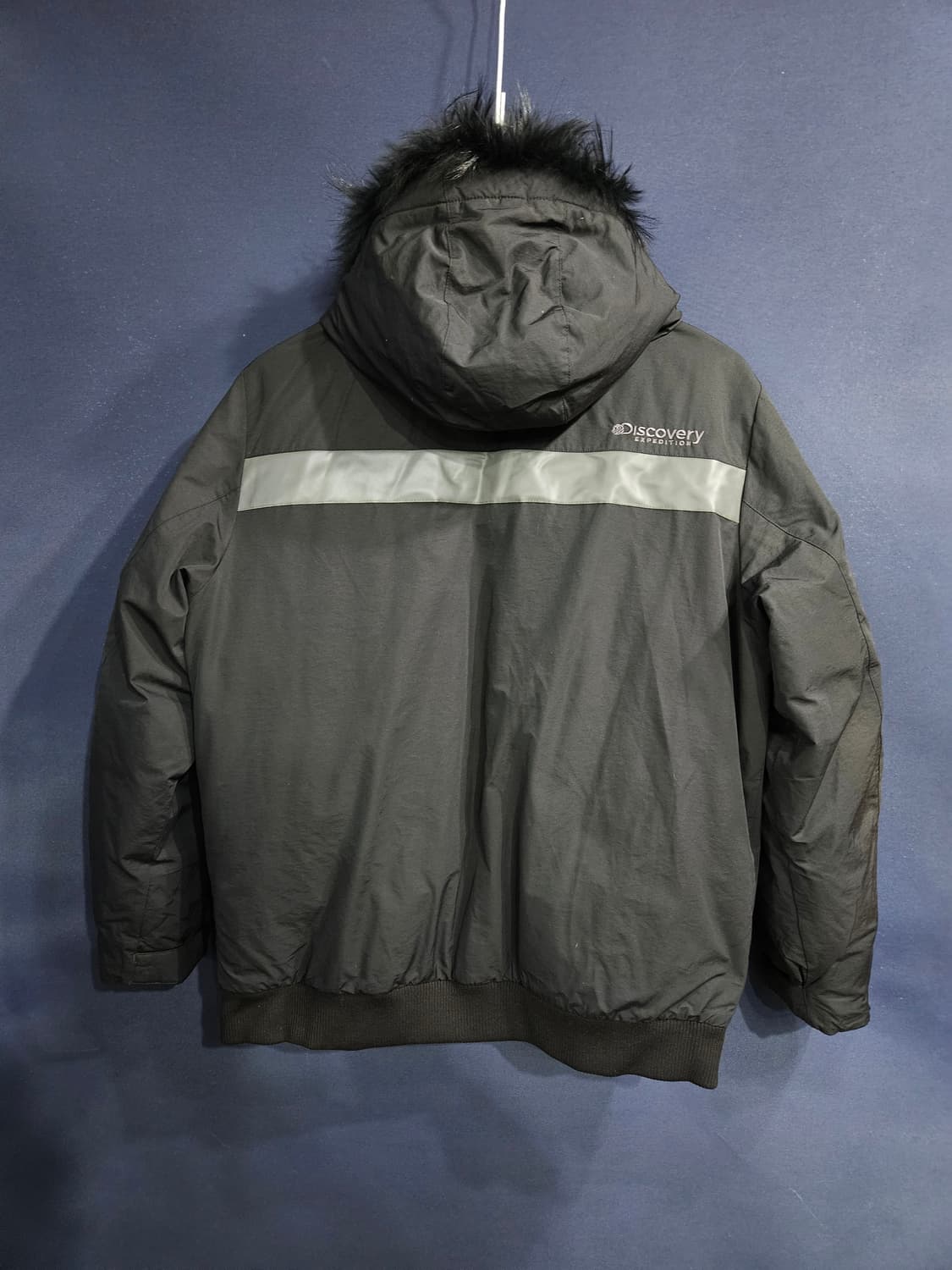 디스커버리 블랙컬러 남성 넉넉한 100 덕다운 패딩  상품이미지2