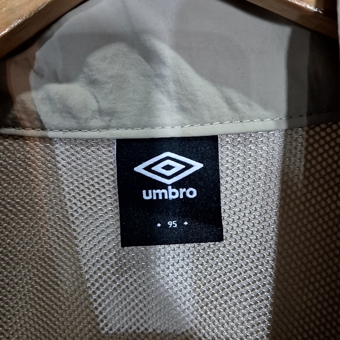 엄브로 빅로고 배색 바람막이 상품이미지7