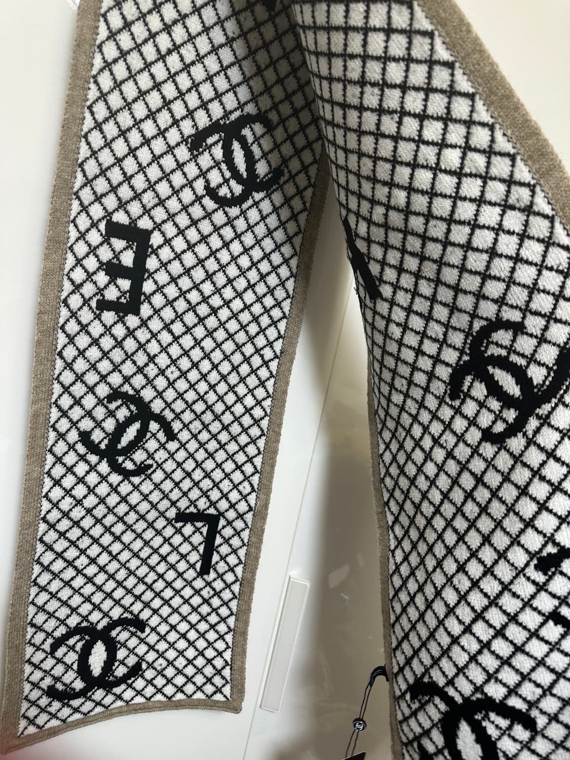 샤넬 블랙 로고 머플러 캐시미어목도리남여공용 상품이미지5