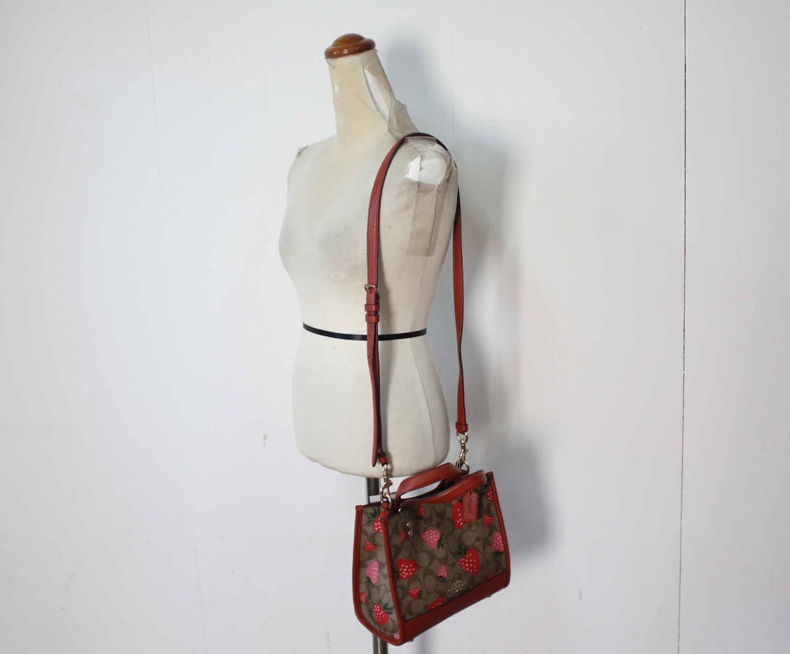 B-10518/코치 정품 여성용 스트로베리 뎀프시 토트&크로스백 상품이미지1