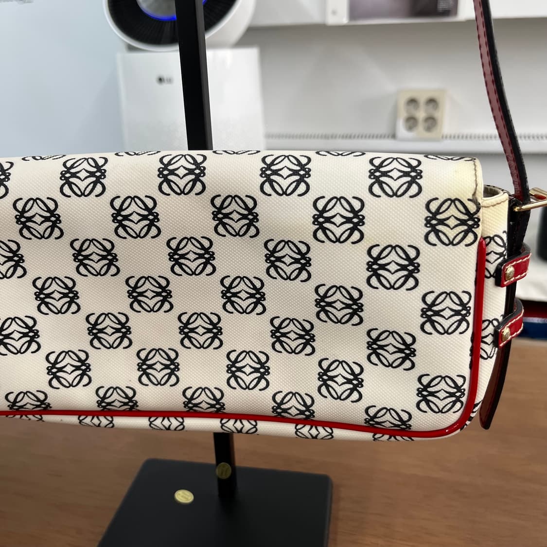 로에베 아나그램 숄더백 상품이미지5