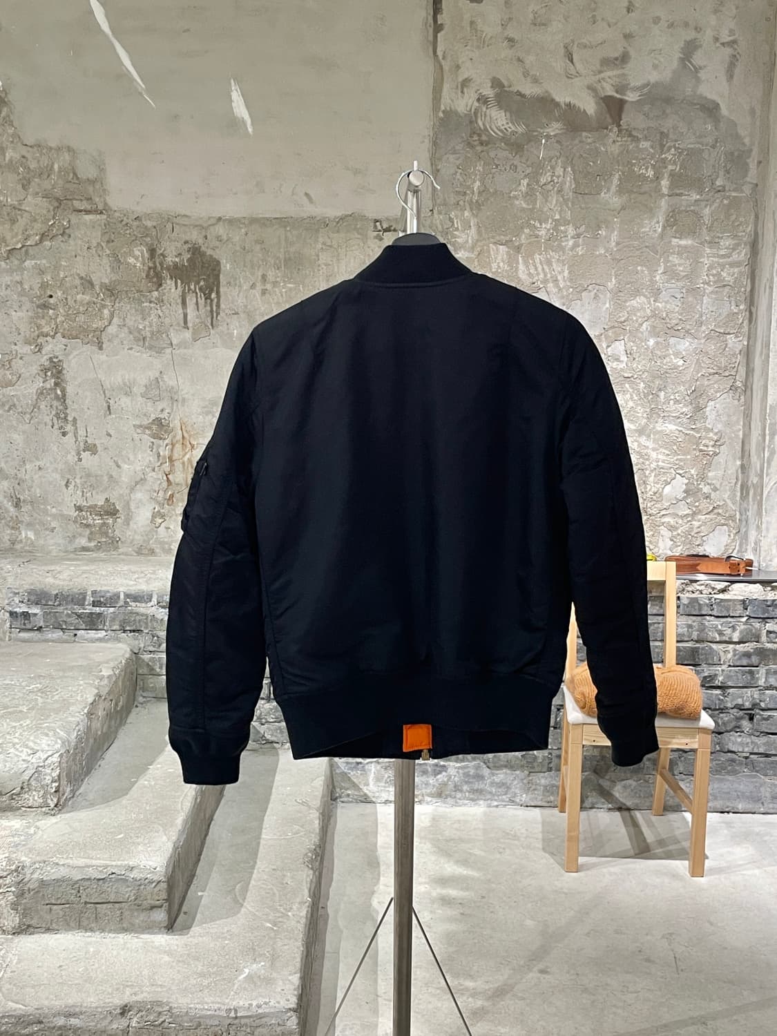 알파 인더스트리 블랙 ma-1 플라이트 리버시블 자켓 상품이미지4