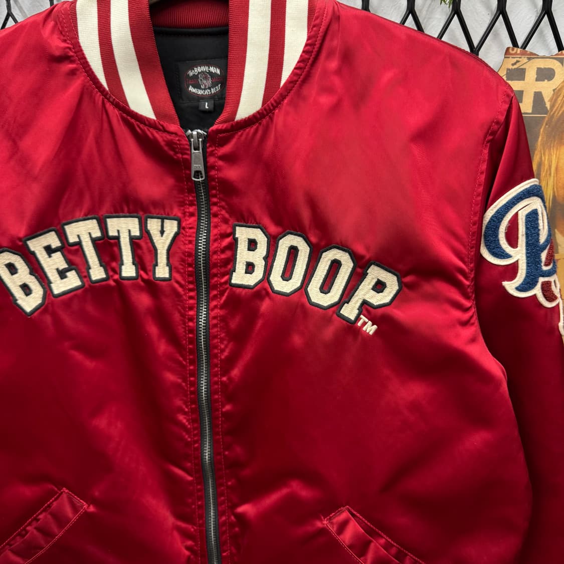 베티붑 새틴 바시티 자켓 후면 캐릭터 포인트 레드 상품이미지5