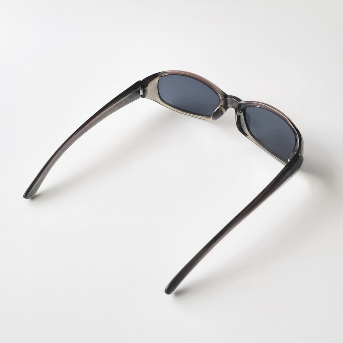 데드스탁 유니크한 실루엣의 빈티지 오벌선글라스 상품이미지5