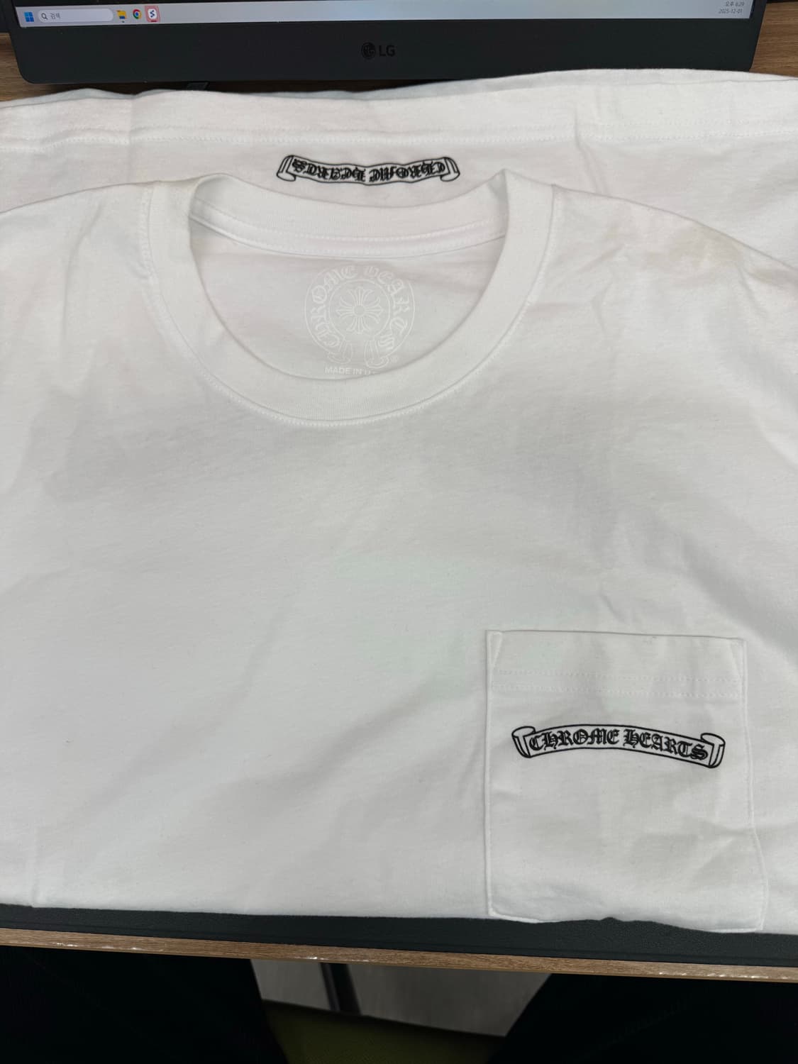 크롬하츠 스크롤 로고 티셔츠 화이트(XL) 판매합니다. 상품이미지1