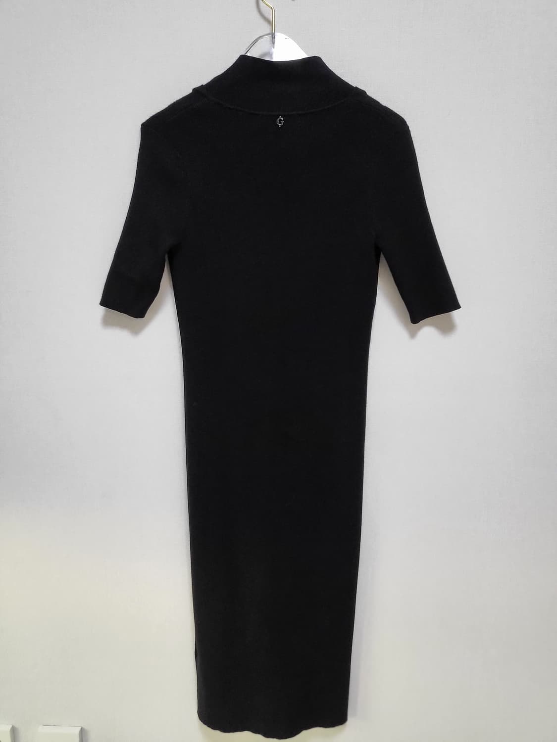 아주 부드러운 GUESS 블랙 니트 미디 원피스 S 55-날씬66 상품이미지6