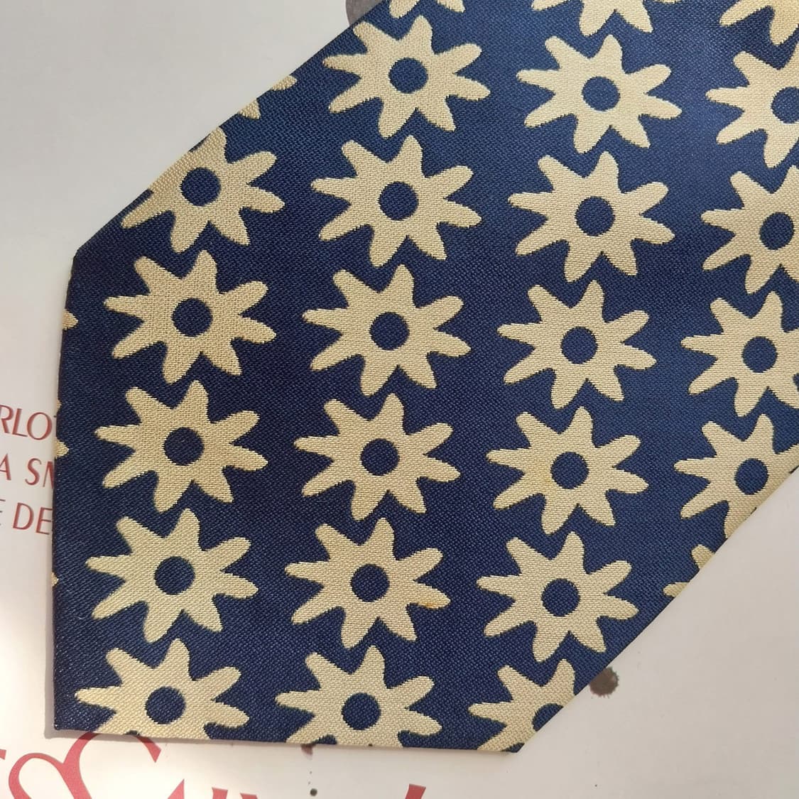입생로랑 실크 네이비 플라워 패턴 넥타이 9.5cm A등급 K2411
 상품이미지5