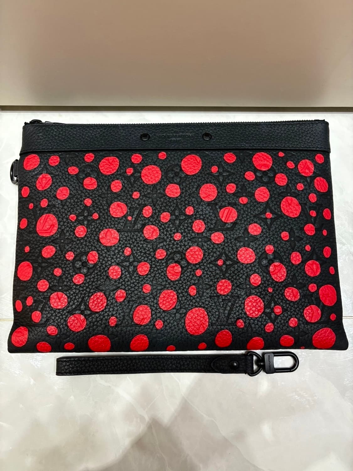 루이비통 x 쿠사마야요이 클러치 상품이미지1