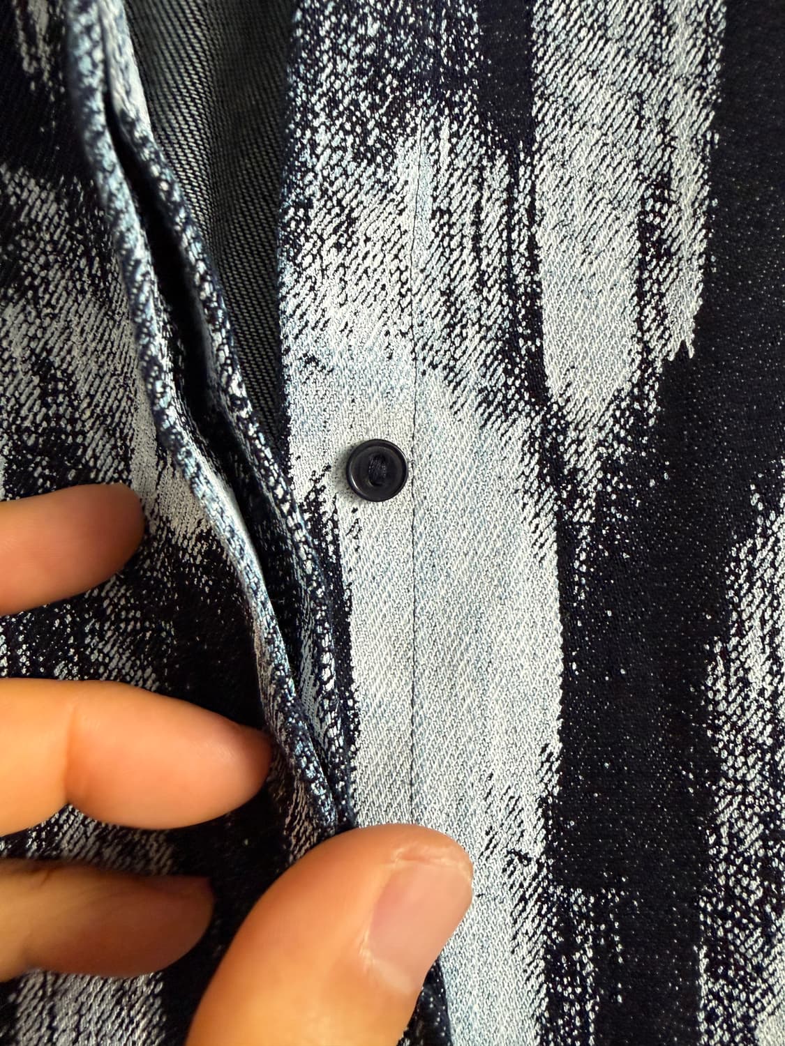 코스(COS) 데님 페인팅 롱 셔츠 상품이미지6