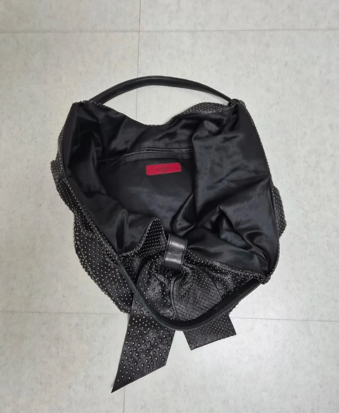 발렌티노 스터드 리본 호보백 상품이미지2