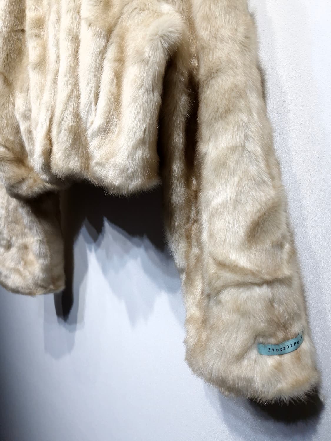 인스턴트펑크 21FW 에코 퍼 크롭 자켓 베이지 상품이미지6