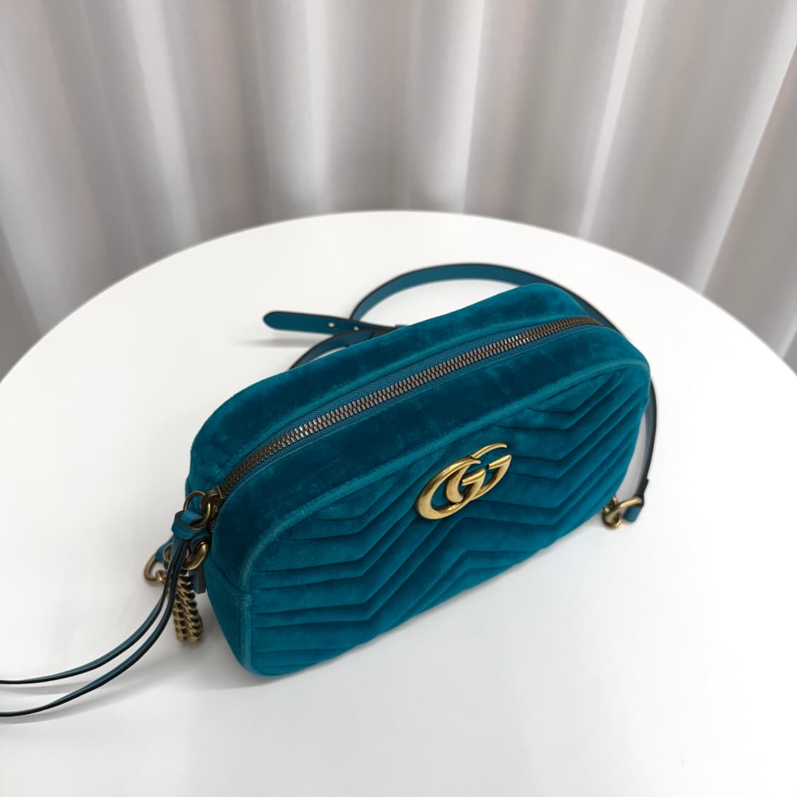 [정품] 구찌 벨벳 마틀라세 GG 마몽 스몰 크로스백 상품이미지5