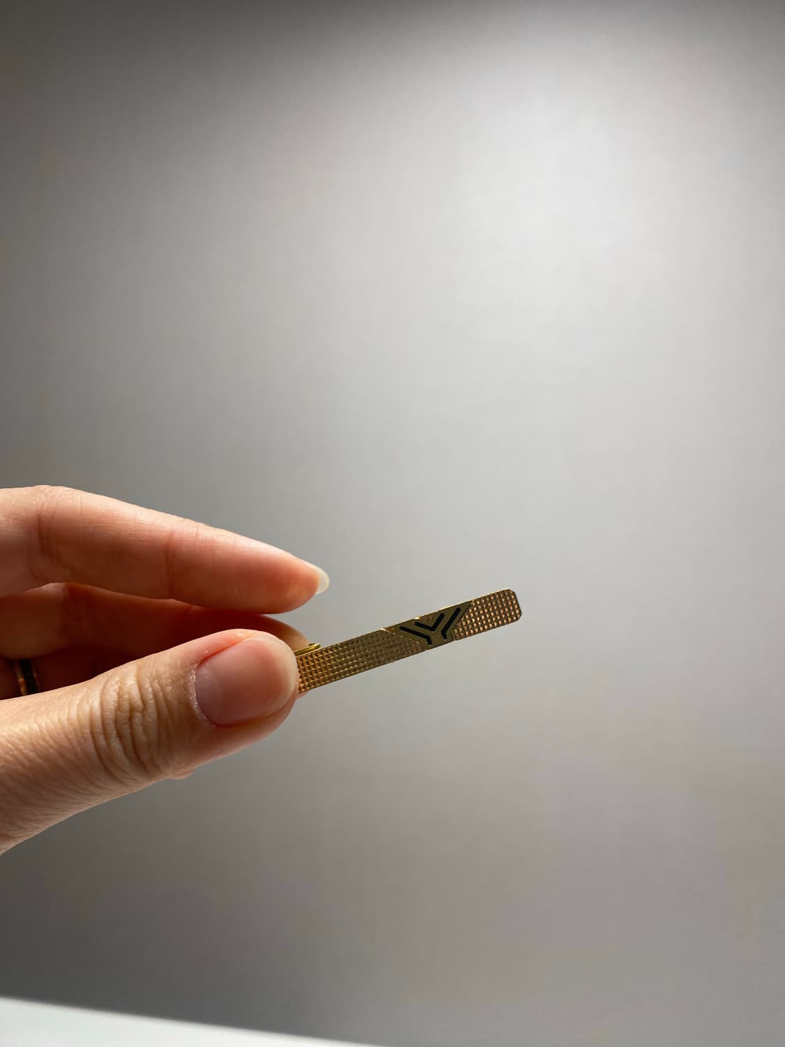 정품 입생로랑 골드 넥타이핀 상품이미지3