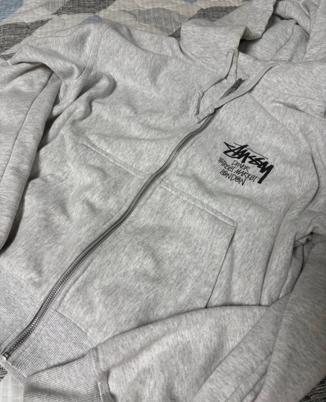 스투시 도버스트릿 마켓 런던 라이트그레이 후드집업 상품이미지3