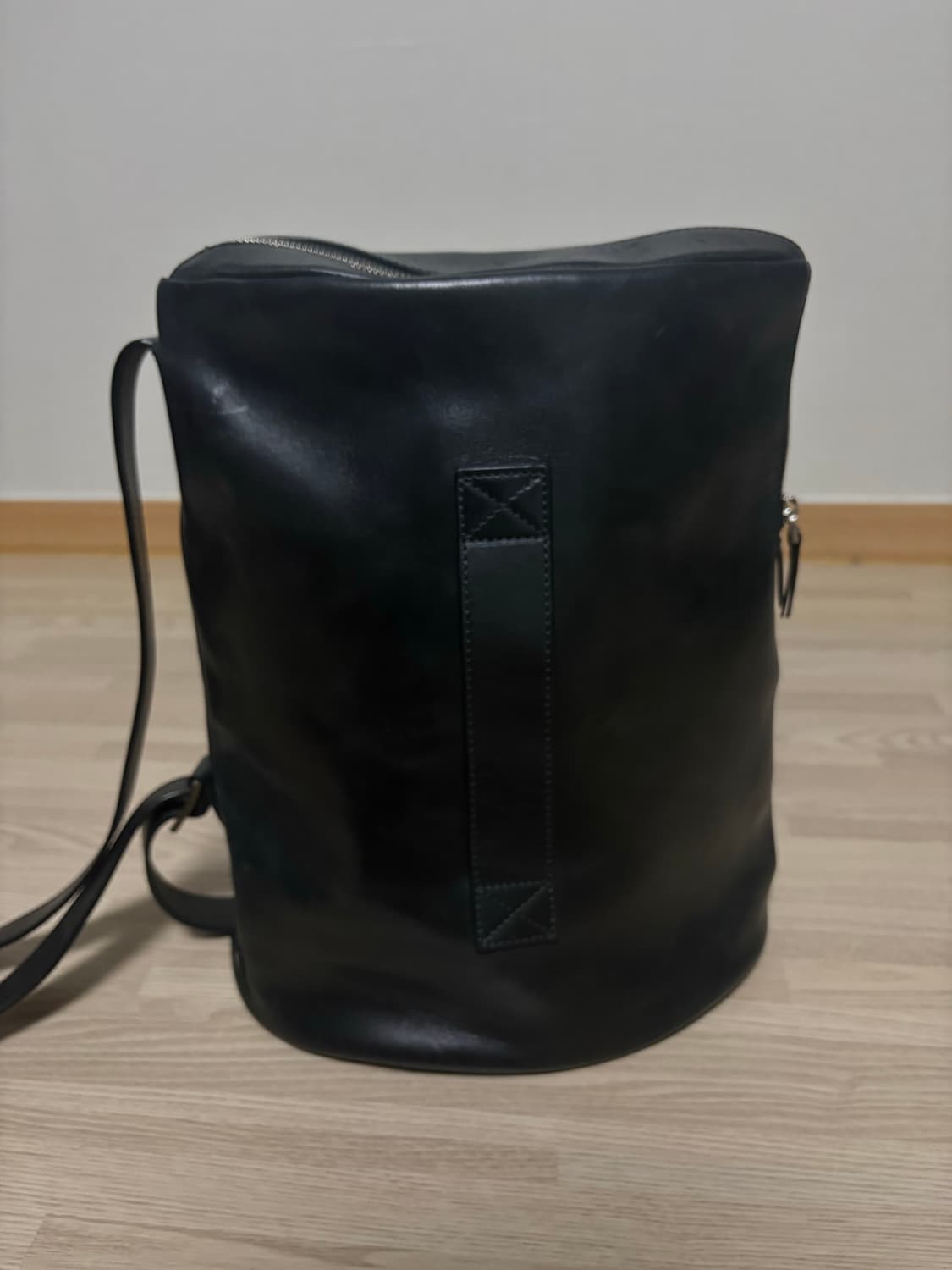 토니웩 오일풀업 레더유틸리티 버킷백 상품이미지1