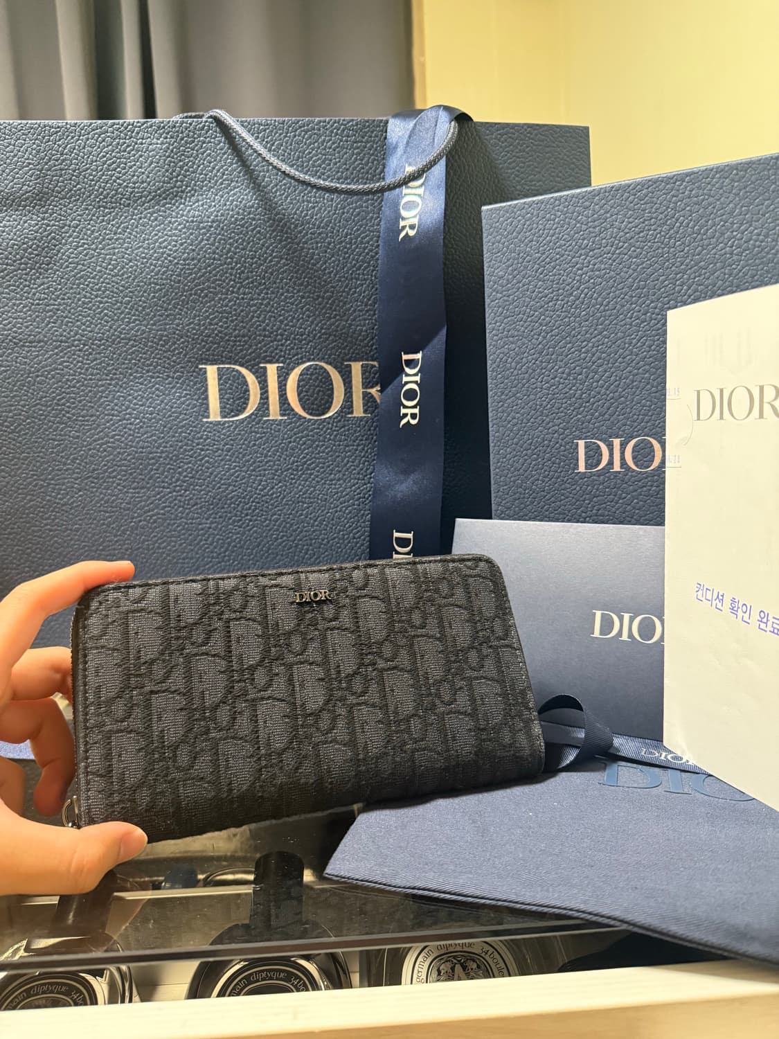 디올 지퍼 장지갑 새상품급 8월 구매 상품이미지2