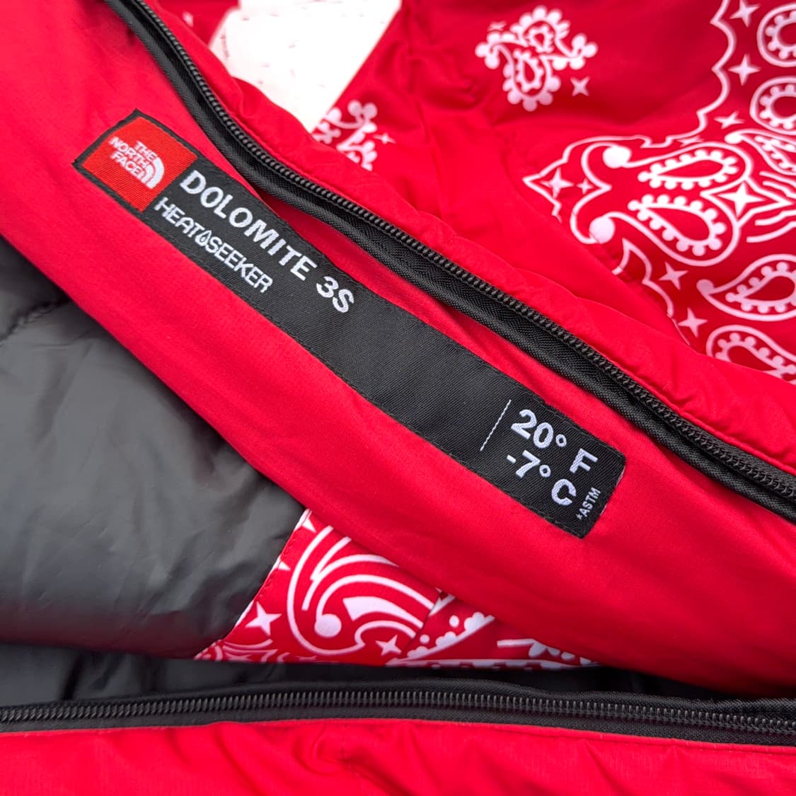 슈프림 X 노스페이스 돌로마이트 반다나 침낭 상품이미지7