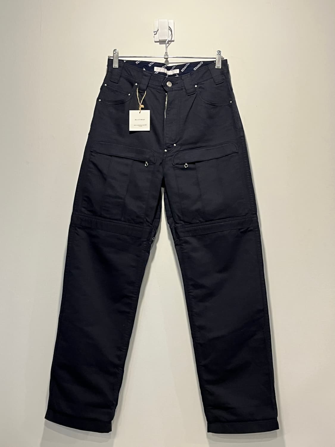 White mountaineeing cargo pants 상품이미지1