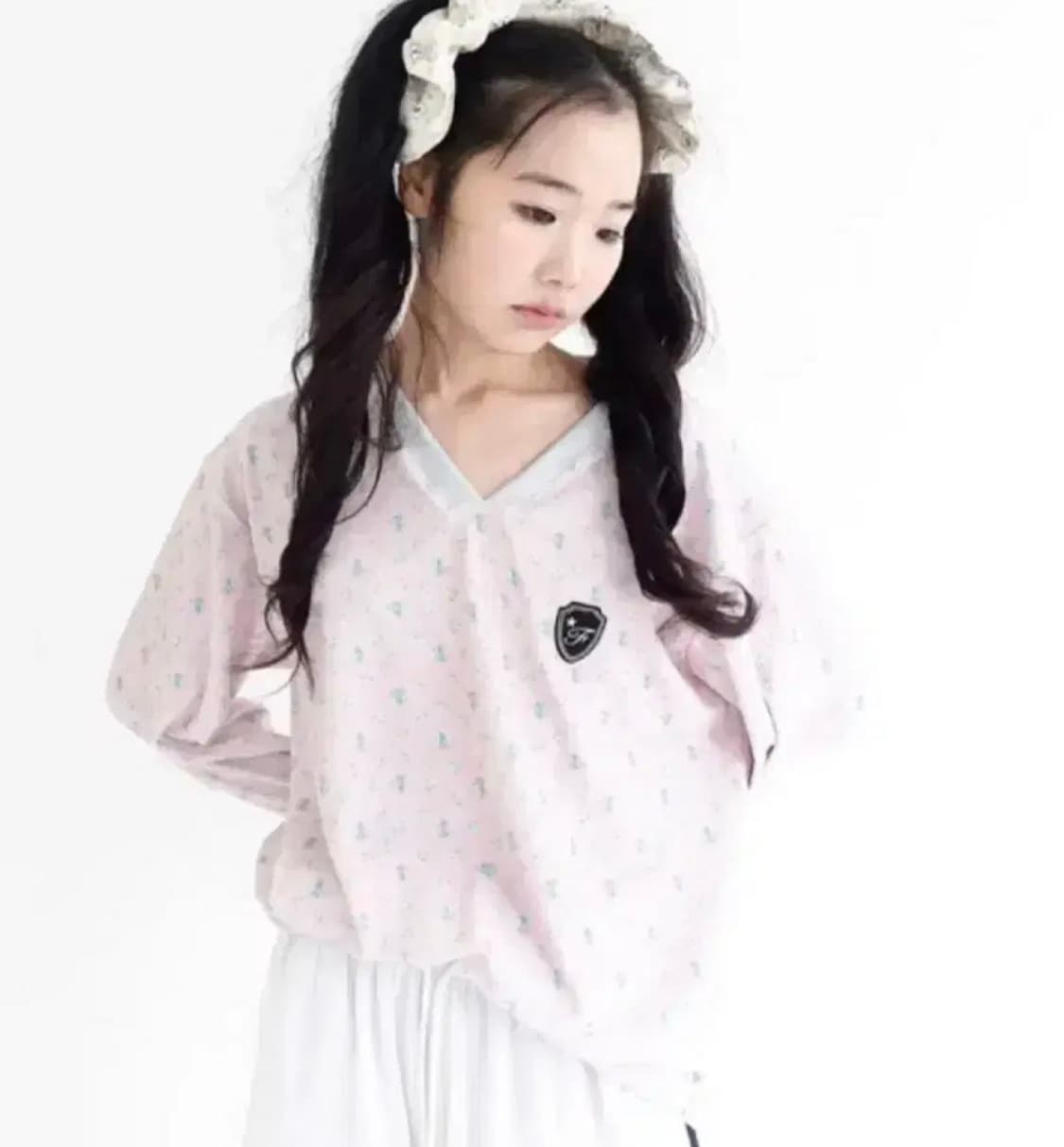 faerie 샵페어리 V neck flower terry shirt 상품이미지1