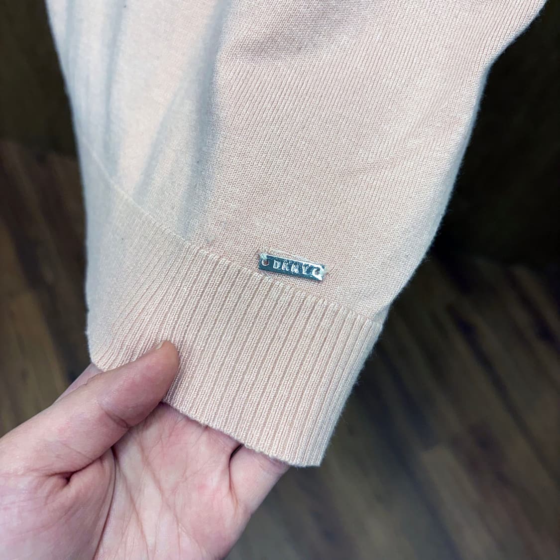 도나카란 뉴욕 라운드넥 니트 컬러 블록 사이드 슬릿 디테일 아이보리 상품이미지6