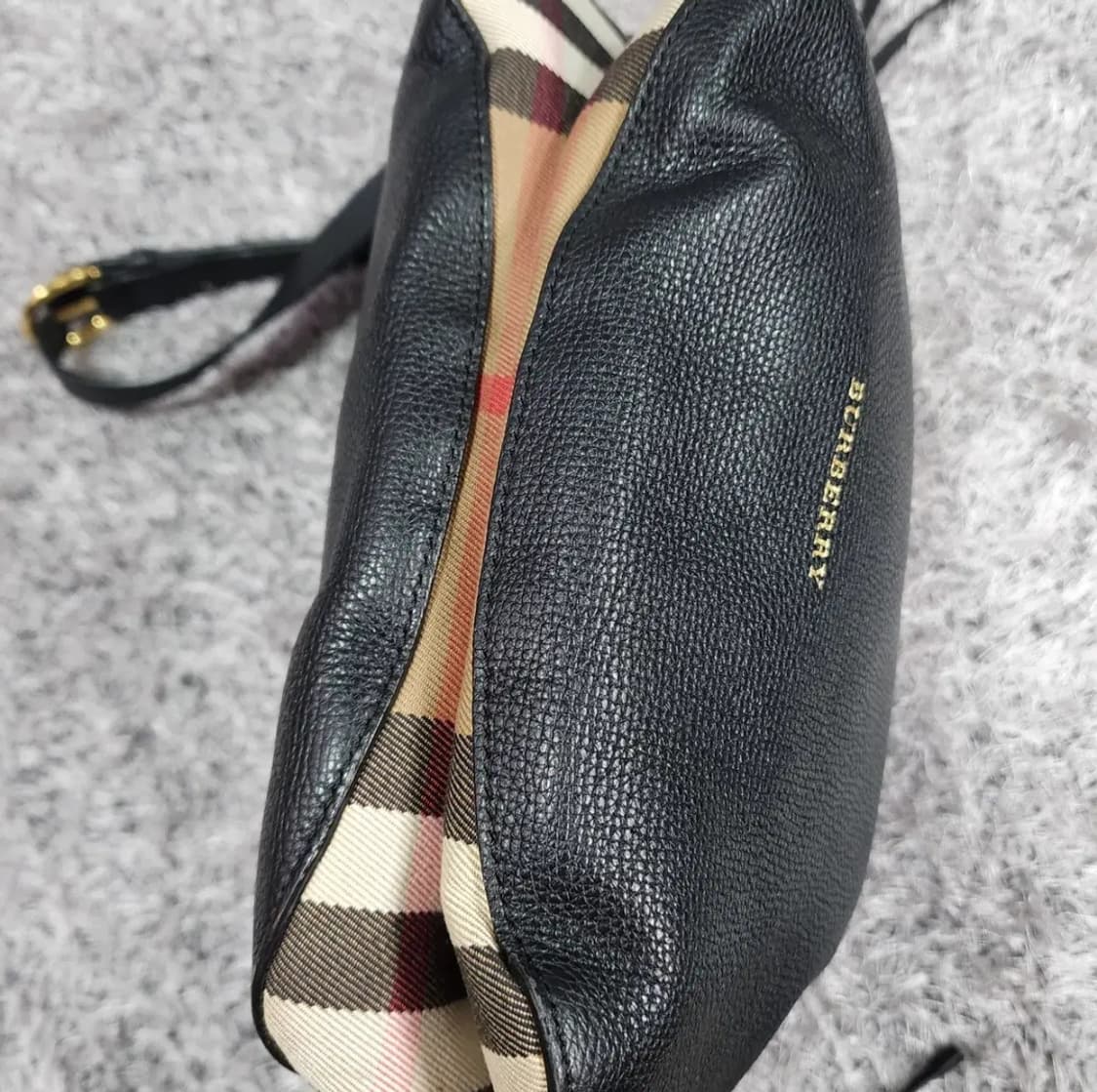 버버리 레더 크로스백 상품이미지3