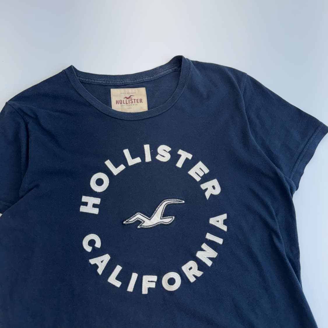 Hollister 홀리스터 스펠아웃 로고 네이비 반팔  상품이미지4