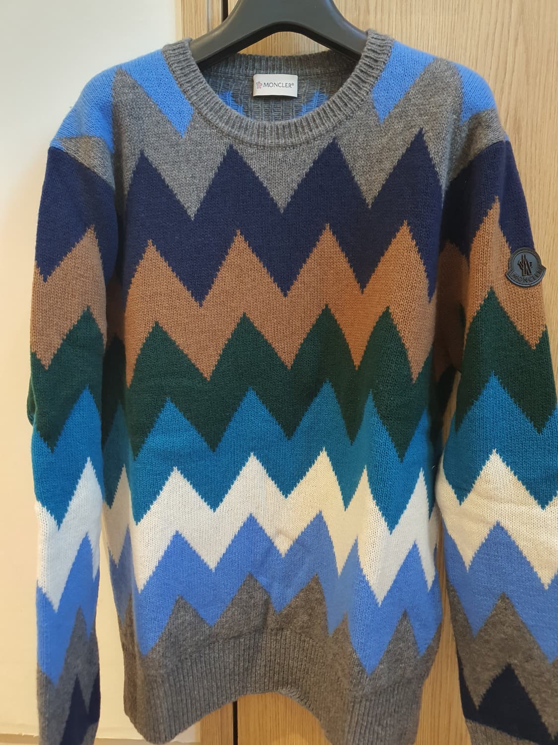 몽클레어 남성 100%울 니트 판매합니다! 상품이미지1