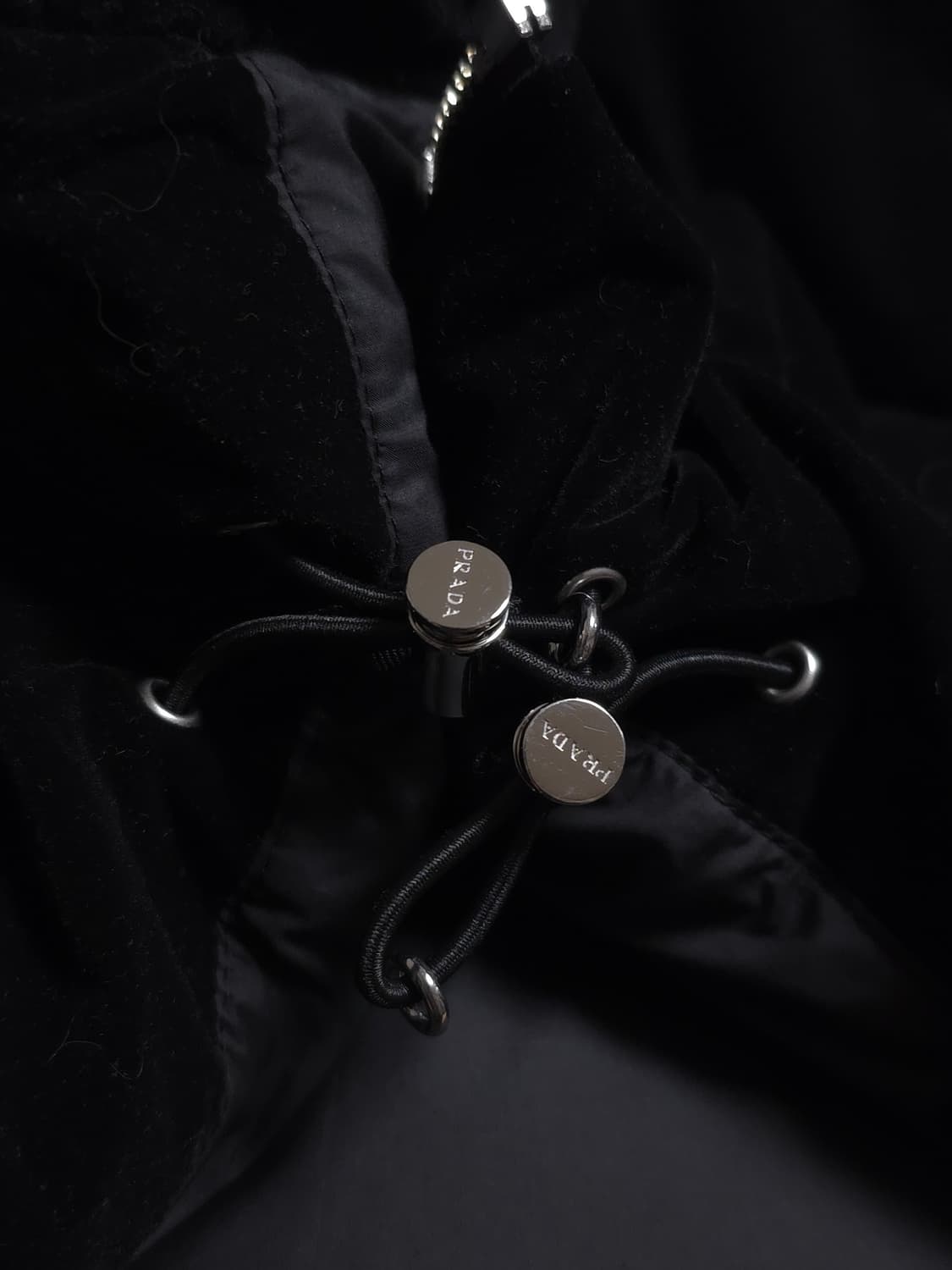[L] 프라다 벨벳 패딩 블랙(SGC407) 상품이미지5