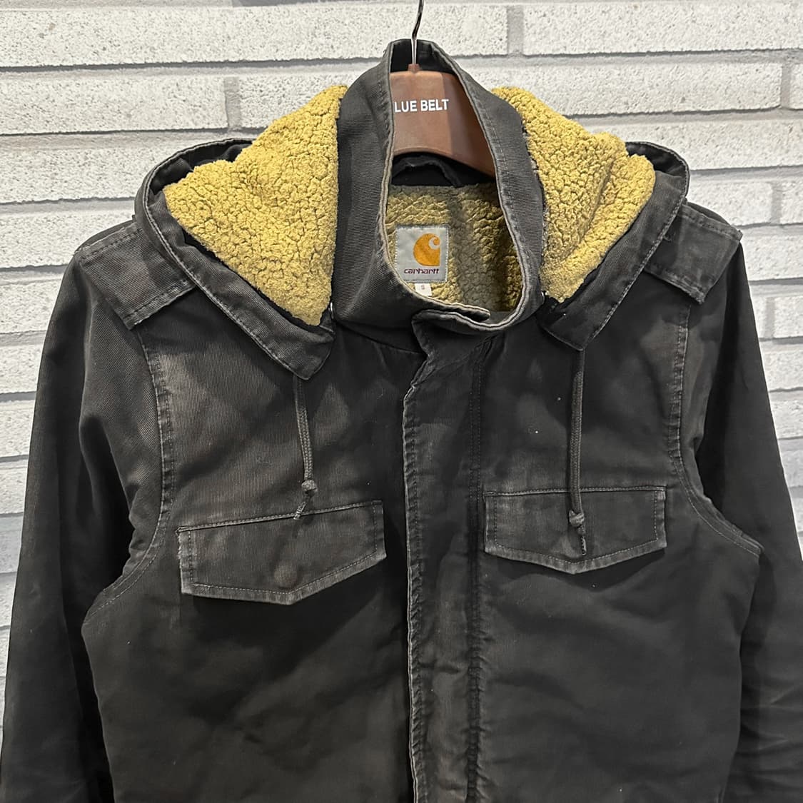 칼하트 후드 필드 자켓 쉐르파 안감 4포켓 스트링 디테일 블랙 상품이미지4