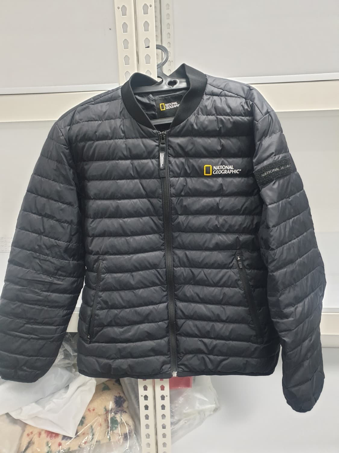내셔널지오그래픽 정품 오리털경량패딩 사이즈100 팝니다 상품이미지2