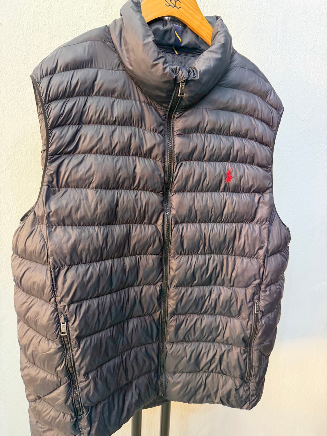 정품) 폴로랄프로렌 신형 남성 블랙 패딩 조끼 XL 상품이미지2