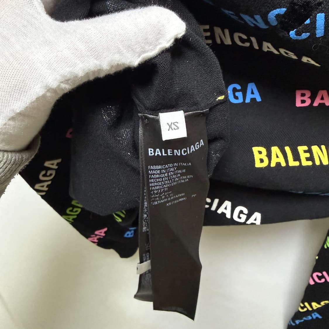 발렌시아가 멀티컬러 로고 올오버 니트 스웨터 상품이미지8