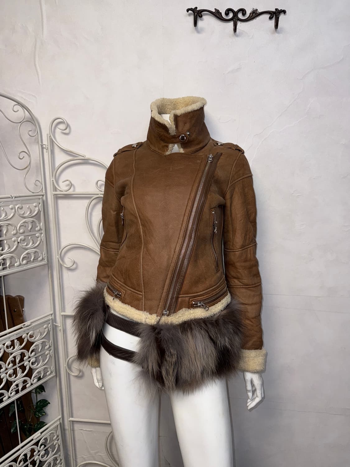 Theguy chestnut lamb skin fur mustang 상품이미지2