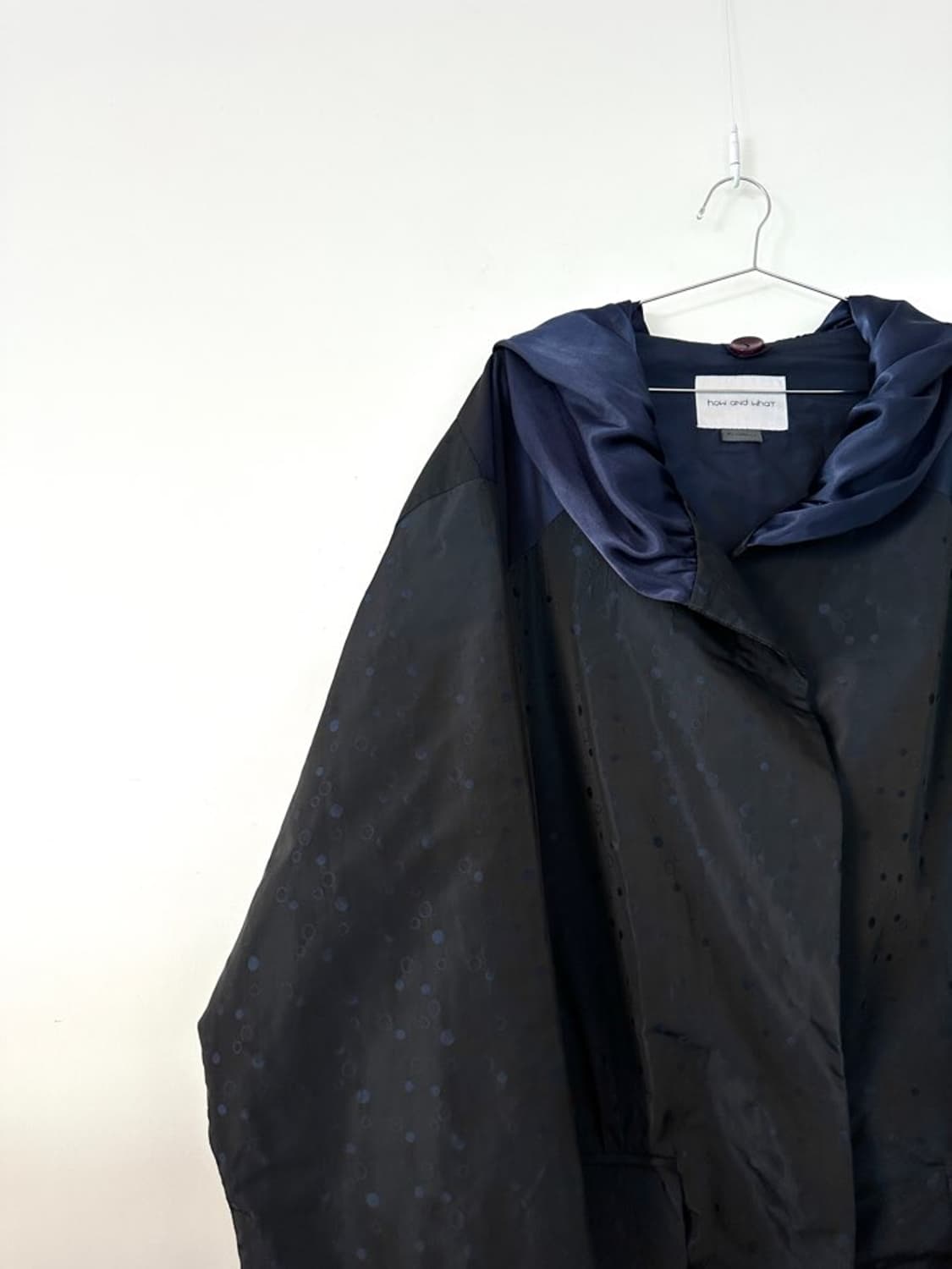 Dot glossy paded jacket / navy 상품이미지2