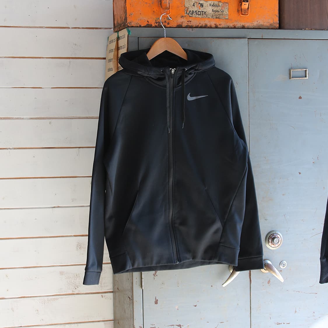 (착용컷) 나이키 트랙 후드 자켓 (남성용 100) 상품이미지1