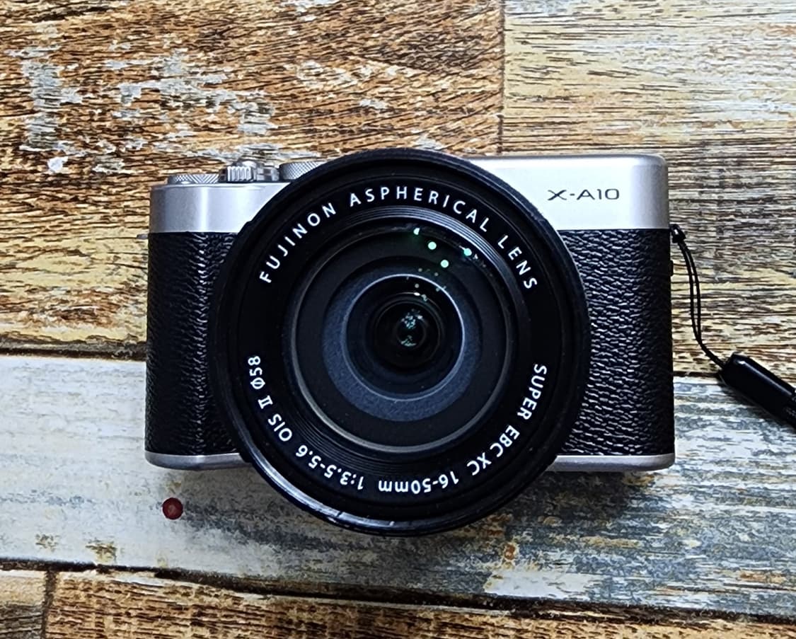 후지필름 X-A10 미러리스 디지털 카메라와 16-50mm 렌즈 팝니다. 상품이미지6