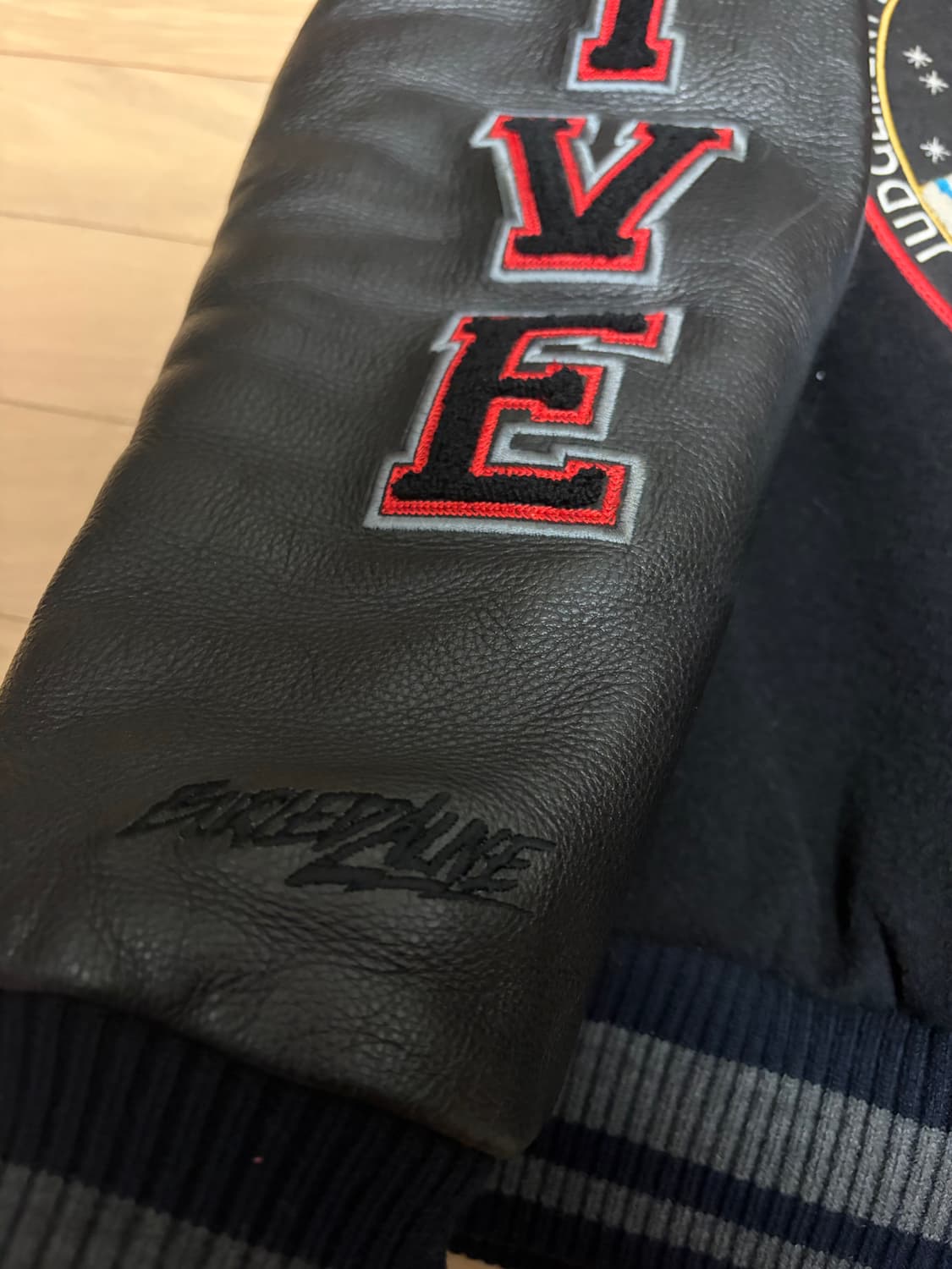 베리드 얼라이브 리얼레더 바시티자켓 상품이미지3