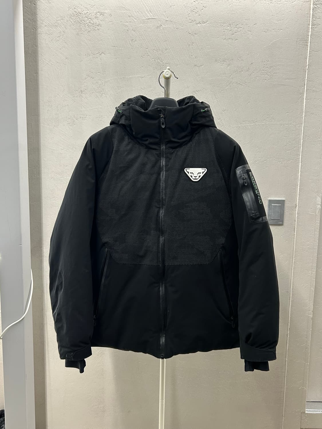 다이나핏(DYNAFIT) 블랙 후드 패딩 자켓 상품이미지2