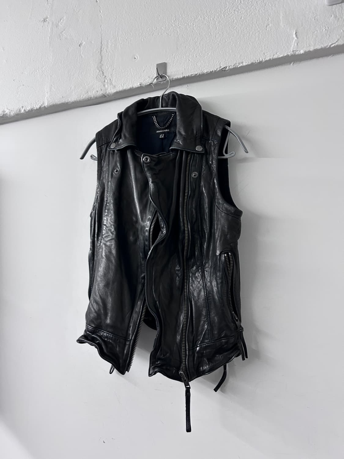 Muubaa Artisanal Diagonal Leather Vest 상품이미지5