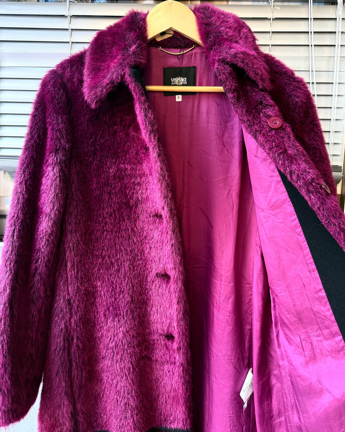VERSACE  pink long fur jacket 상품이미지3