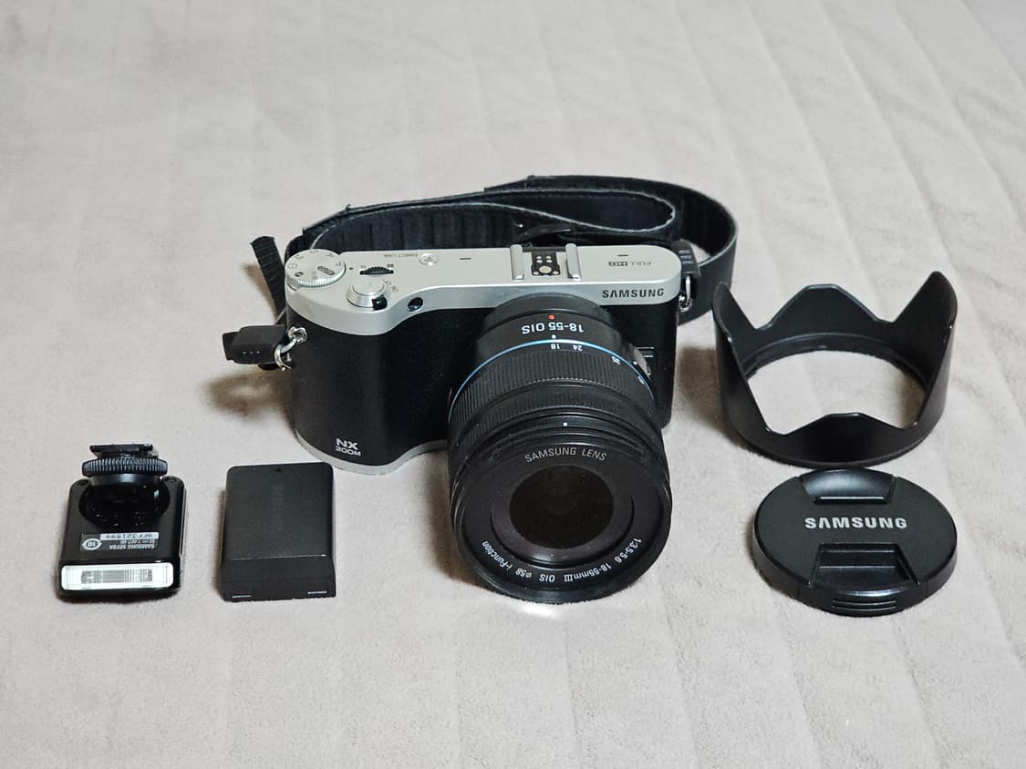 삼성 NX300M 미러리스 카메라와 18-55mm 렌즈 상품이미지10