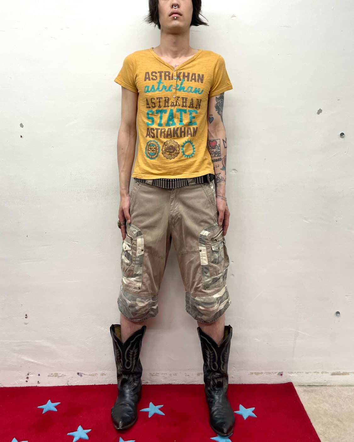 mustard button lettering T-shirt  상품이미지3