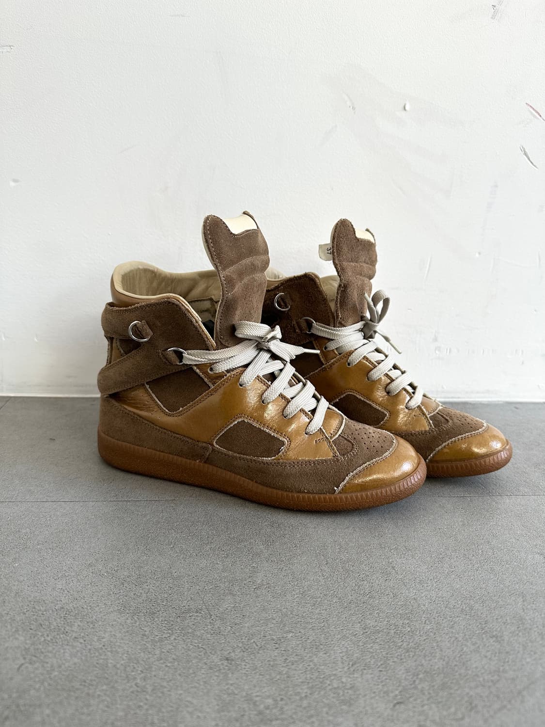 마르지엘라 2000s 오버사이즈 텅 브라운 하이탑 상품이미지3