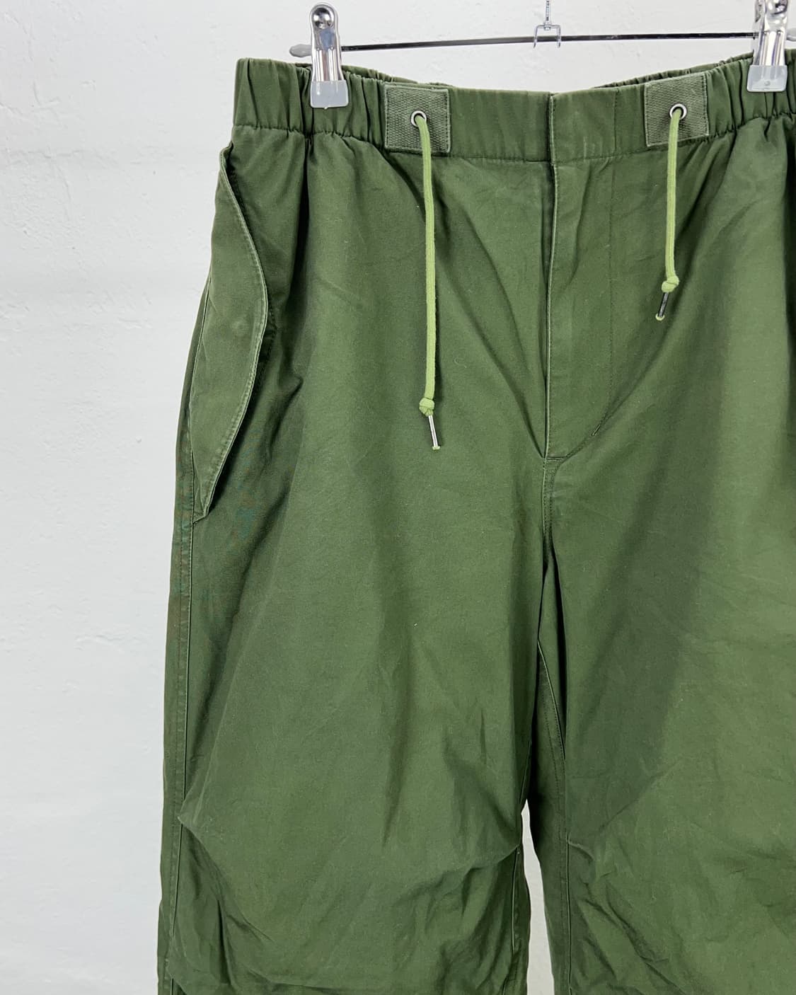 카키스 투턱 퀼팅 루즈핏 파라슈트 아미 팬츠 상품이미지2