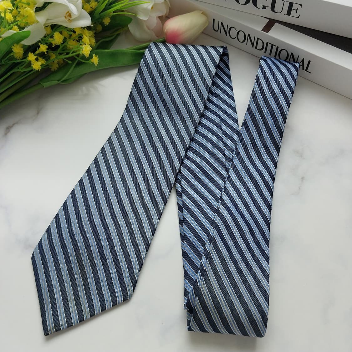 켈빈클라인 네이비 스트라이프 넥타이 8cm 슬림 B등급 K881
 상품이미지6