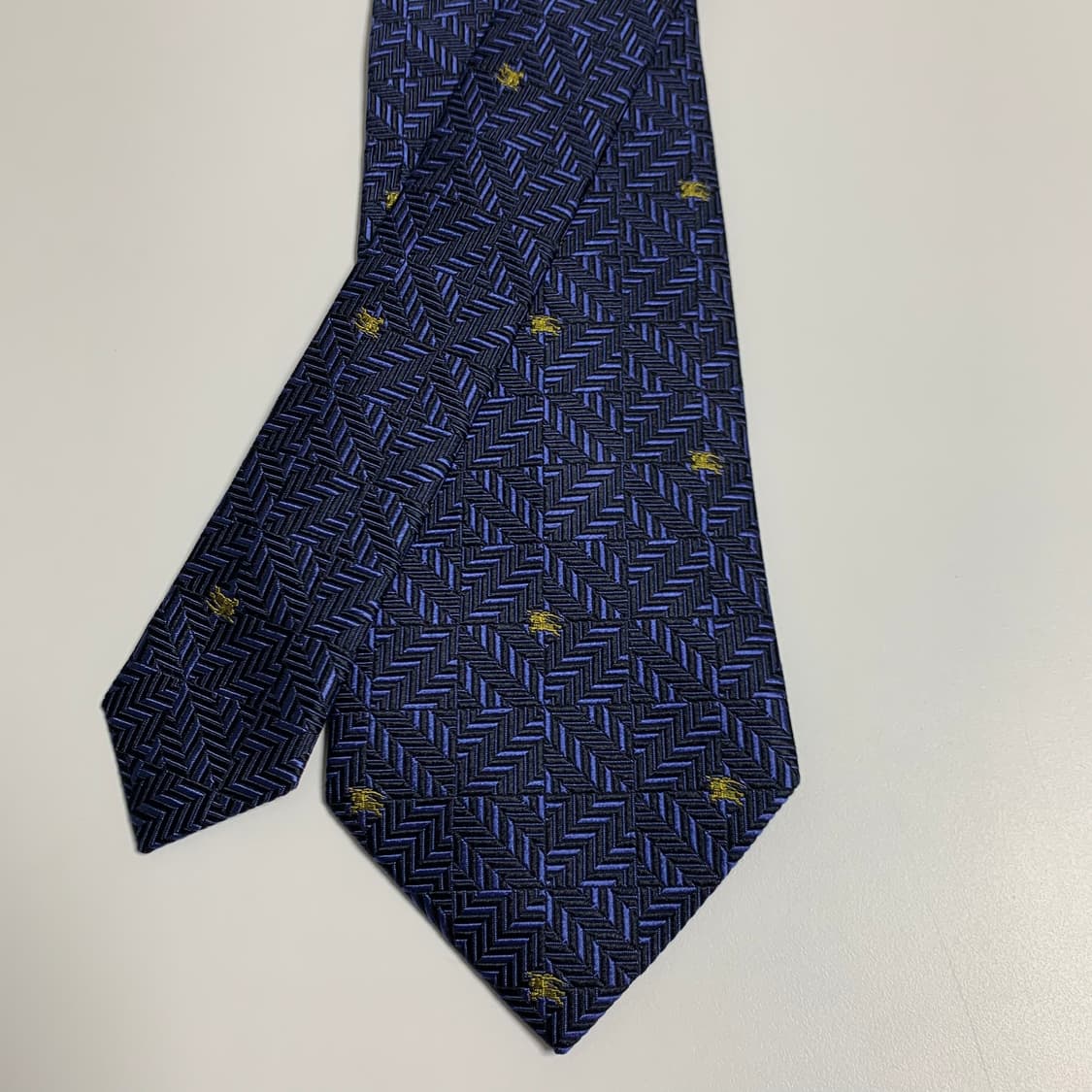 버버리(BURBERRY) 모노그램 명품넥타이 기하학적패턴 S등급 상품이미지4
