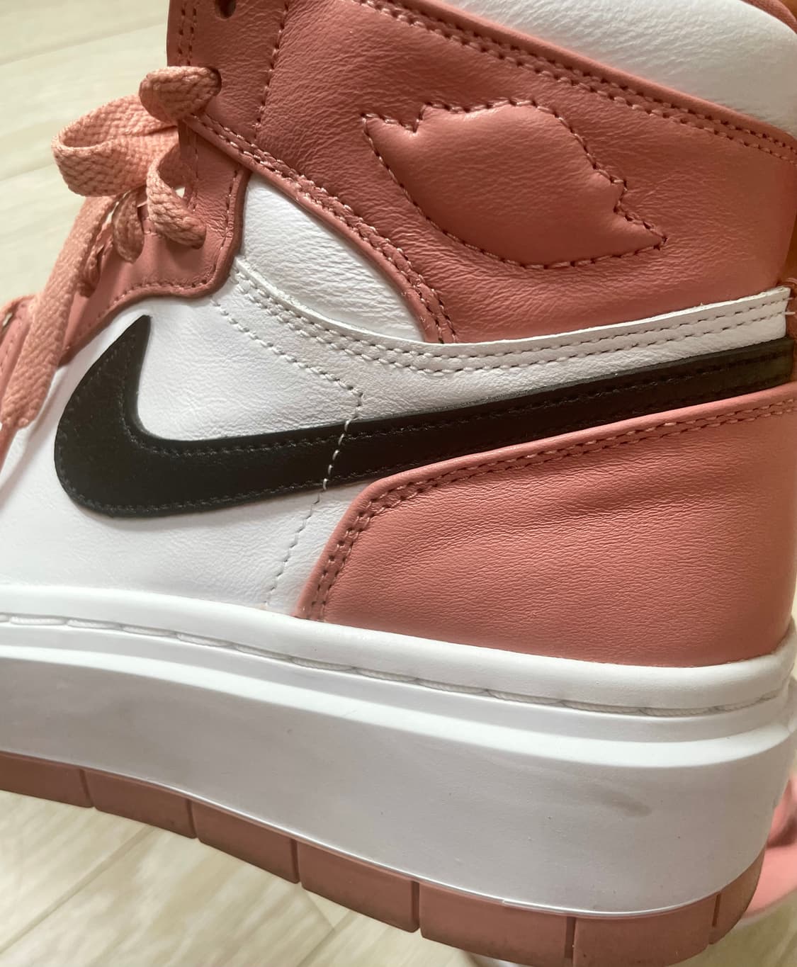 240나이키 에어 조던1 엘리베이트하이 레드스타더스트우먼스 상품이미지3