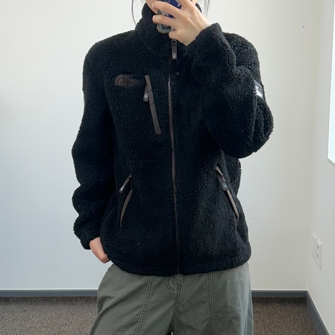 The north face 노스페이스 브라운 로고 블랙 후리스 집업 상품이미지1