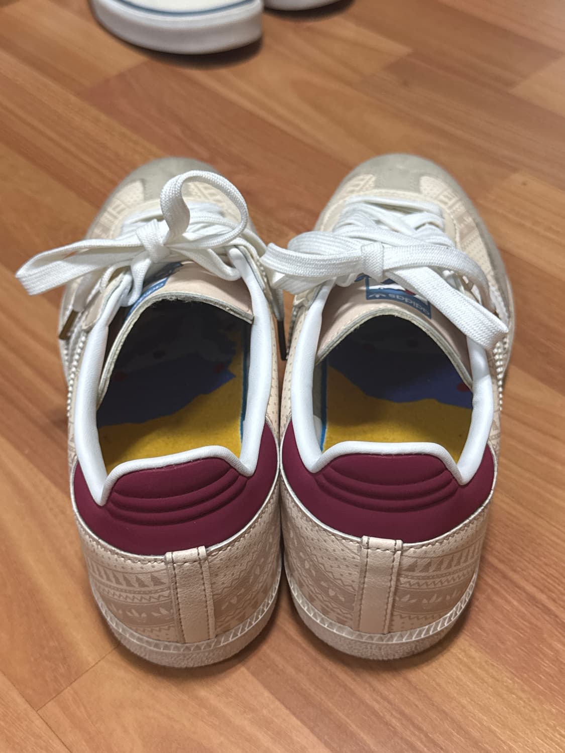 아디다스 삼바 원더 화이트 레거시 버건디 판매합니다. 상품이미지3