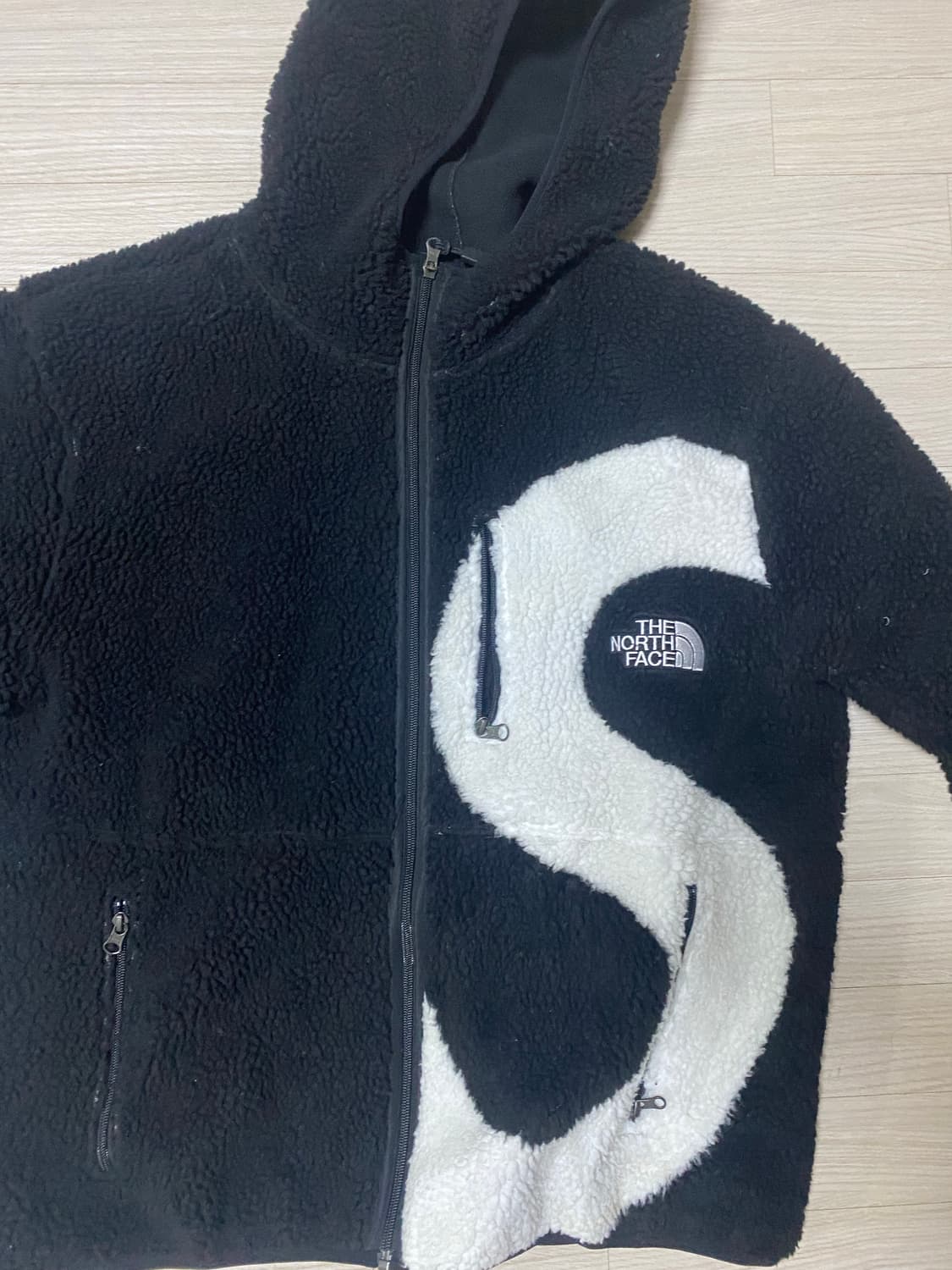 슈프림노스페이스 s로고 후리스 상품이미지1